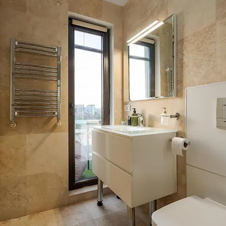Downtown Floreasca Penthouse With Jacuzzi&sauna בוקרשט