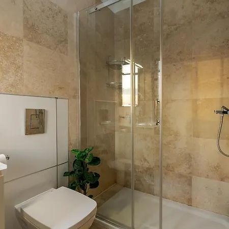 Downtown Floreasca Penthouse With Jacuzzi&sauna דירה