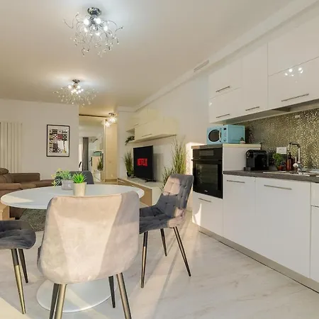 Апартаменты Downtown Floreasca Penthouse With Jacuzzi&sauna