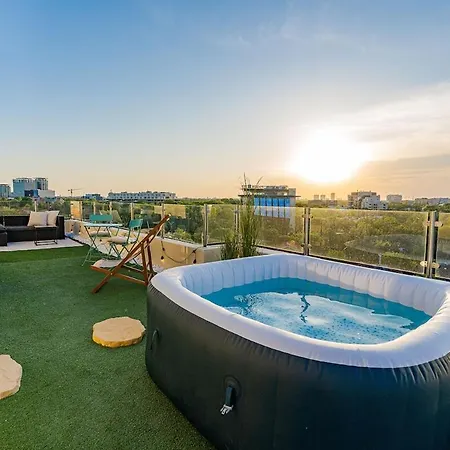 Downtown Floreasca Penthouse With Jacuzzi&sauna בוקרשט
