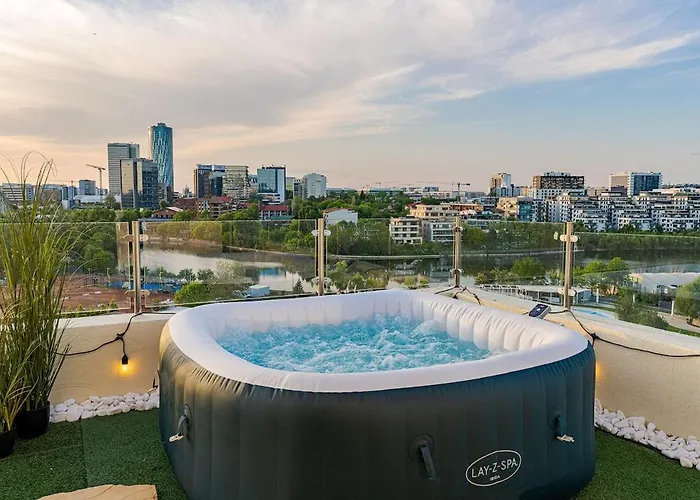 Downtown Floreasca Penthouse With Jacuzzi&sauna Apartamento Bucarest