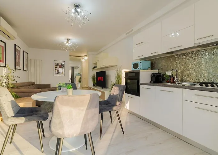 Lejlighed Downtown Floreasca Penthouse With Jacuzzi&sauna