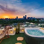 아파트 Downtown Floreasca Penthouse With Jacuzzi&sauna 부쿠레슈티