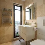 Downtown Floreasca Penthouse With Jacuzzi&sauna 부쿠레슈티