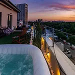 Downtown Floreasca Penthouse With Jacuzzi&sauna 아파트 *