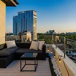 아파트 Downtown Floreasca Penthouse With Jacuzzi&sauna 부쿠레슈티